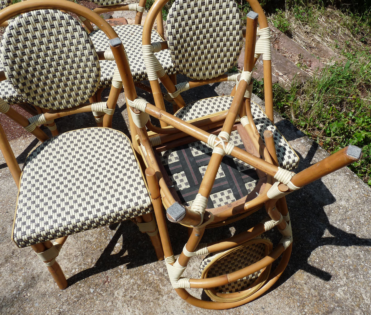 Chairs of terrace bistro type parisien in rattan et scoubidou