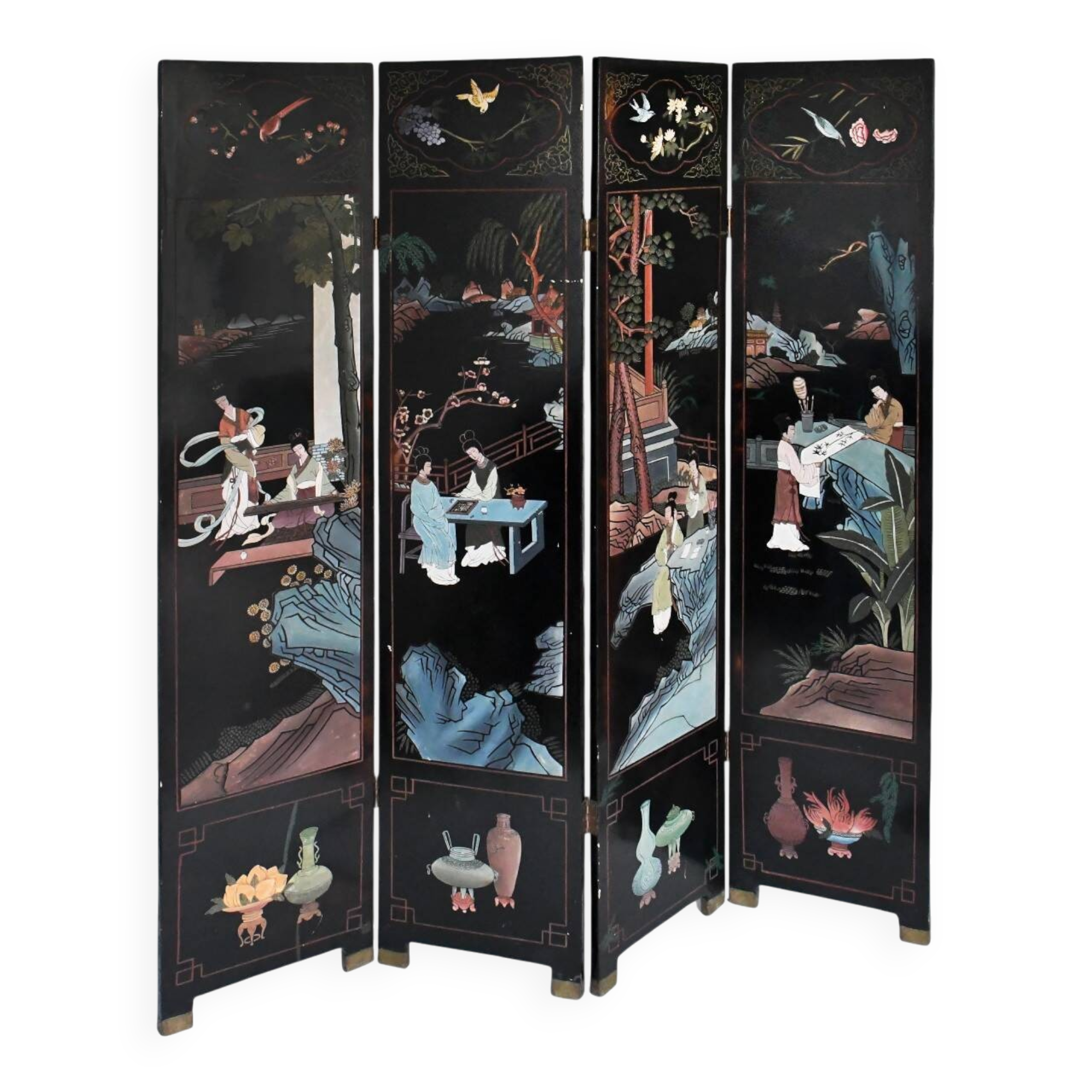 Four-panel lacquered wooden screen with Coromandel decoration.