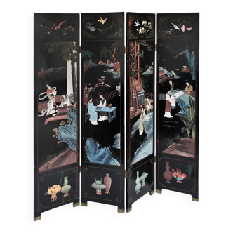 Four-panel lacquered wooden screen with Coromandel decoration.