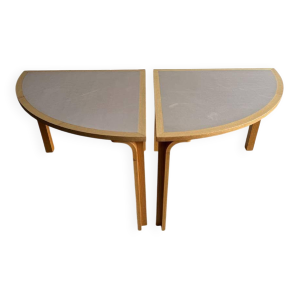Ensemble de 2 tables de salle à manger demi-rondes en bois de hêtre et stratifié gris clair, par Magnus Olesen