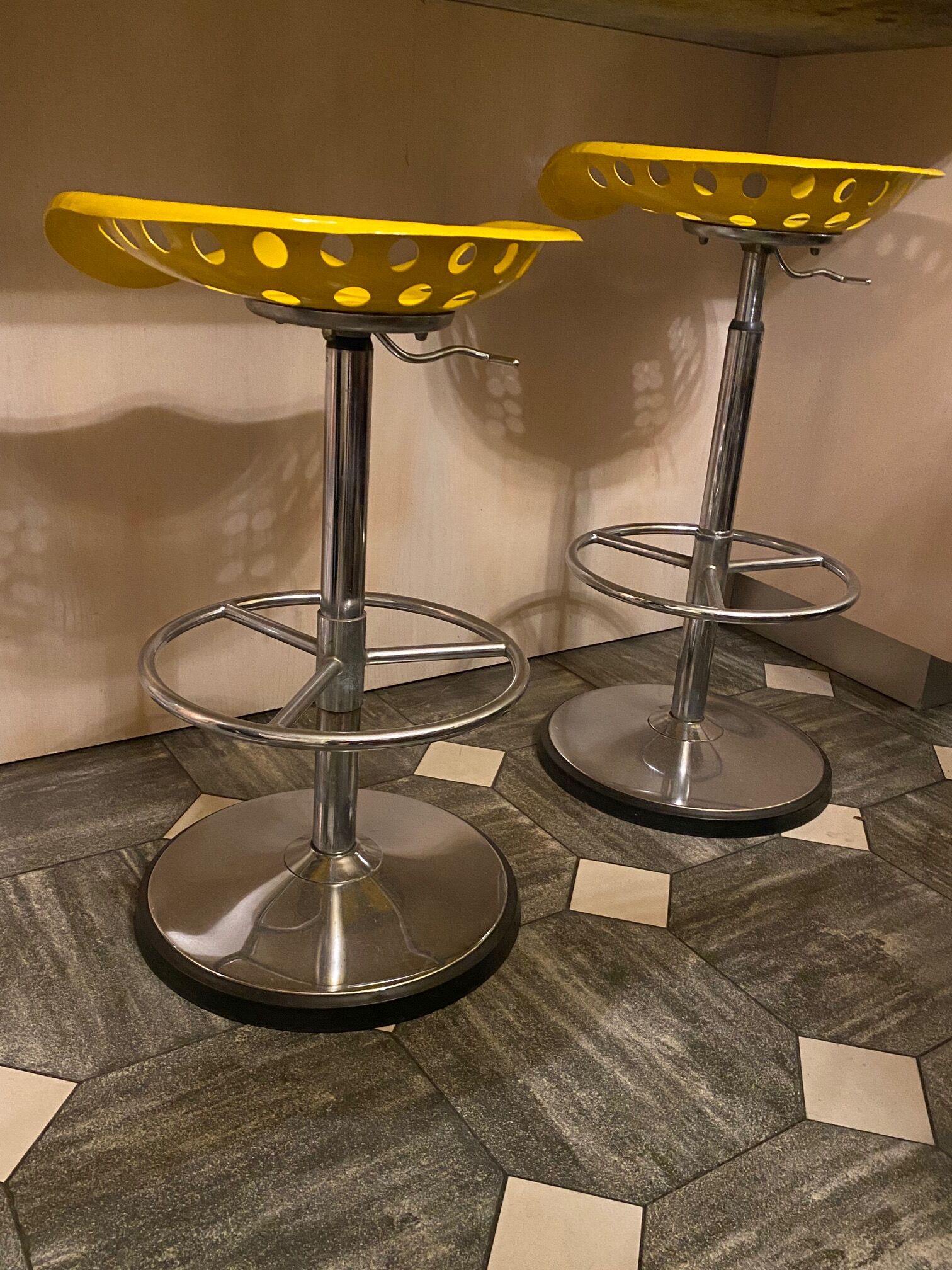 Telescopic bar taboo mirima