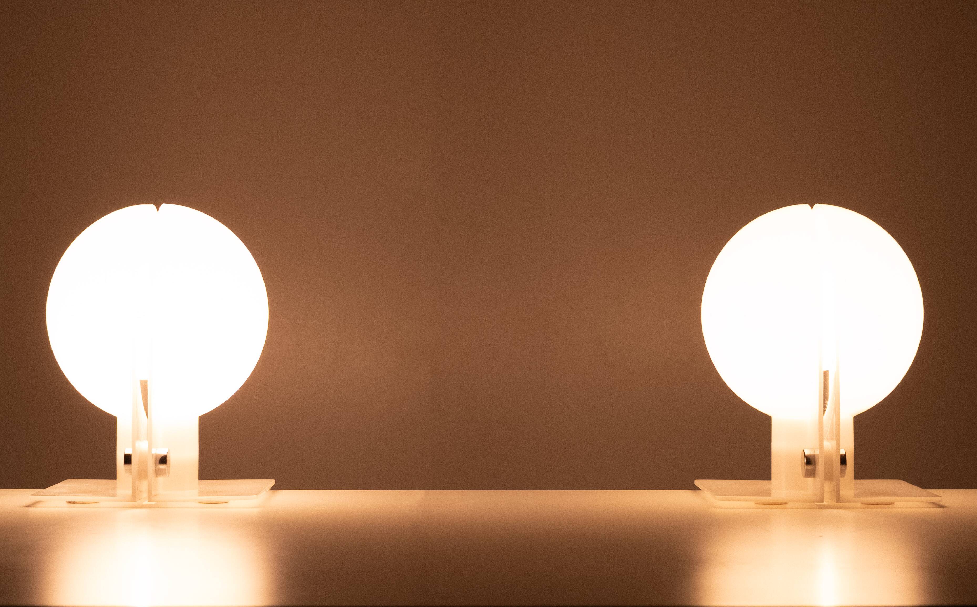 Harvey Guzzini Sirio Space Ace Acrylic Table Lamps 1970s Italy