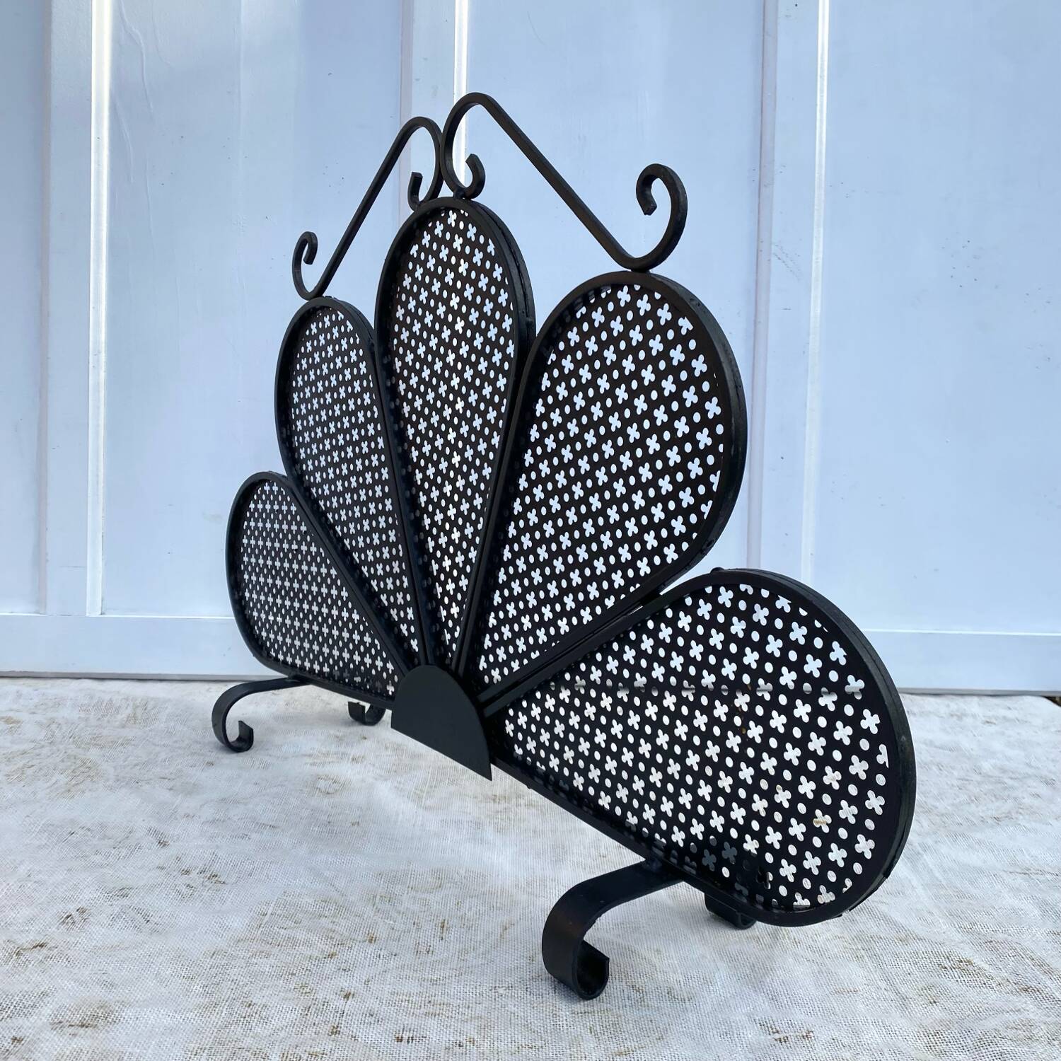 Vintage 1950s fireplace screen, fan shape.