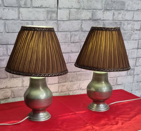 paires de lampes en etain  et abat jour plisée  h40x26   electricité aux normes super etat