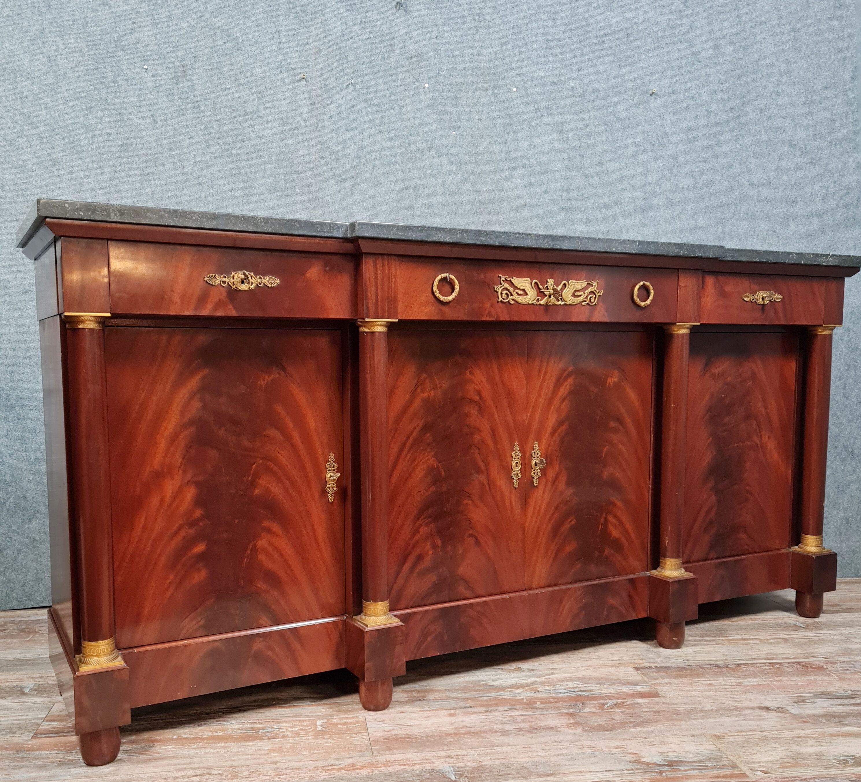 Sideboard in mahogany and mahogany feather
