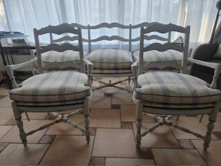 Provençal farmhouse-style salon