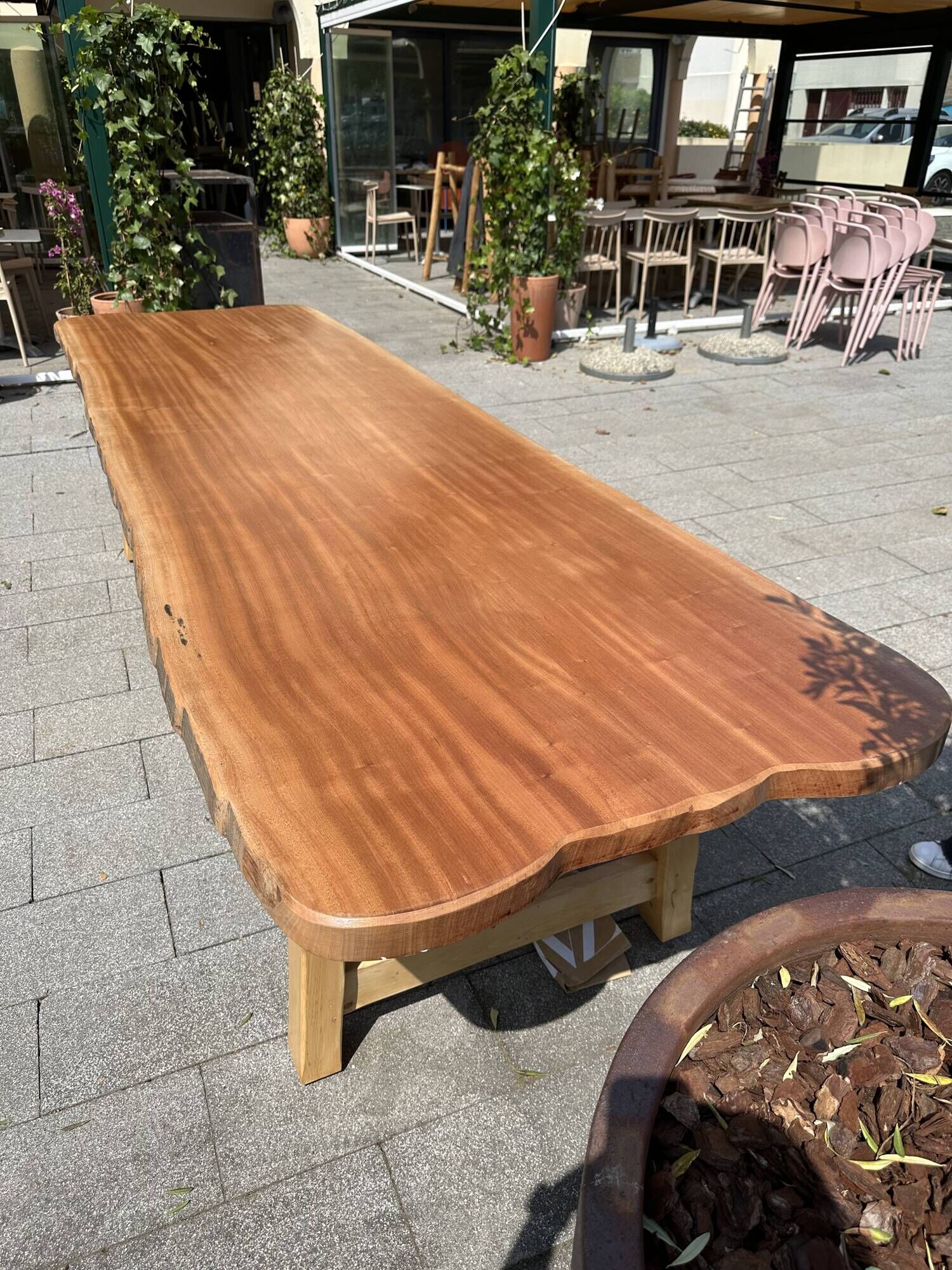 Table d’exception en Sipo massif 3 mètres  Création unique d’ébéniste d'art