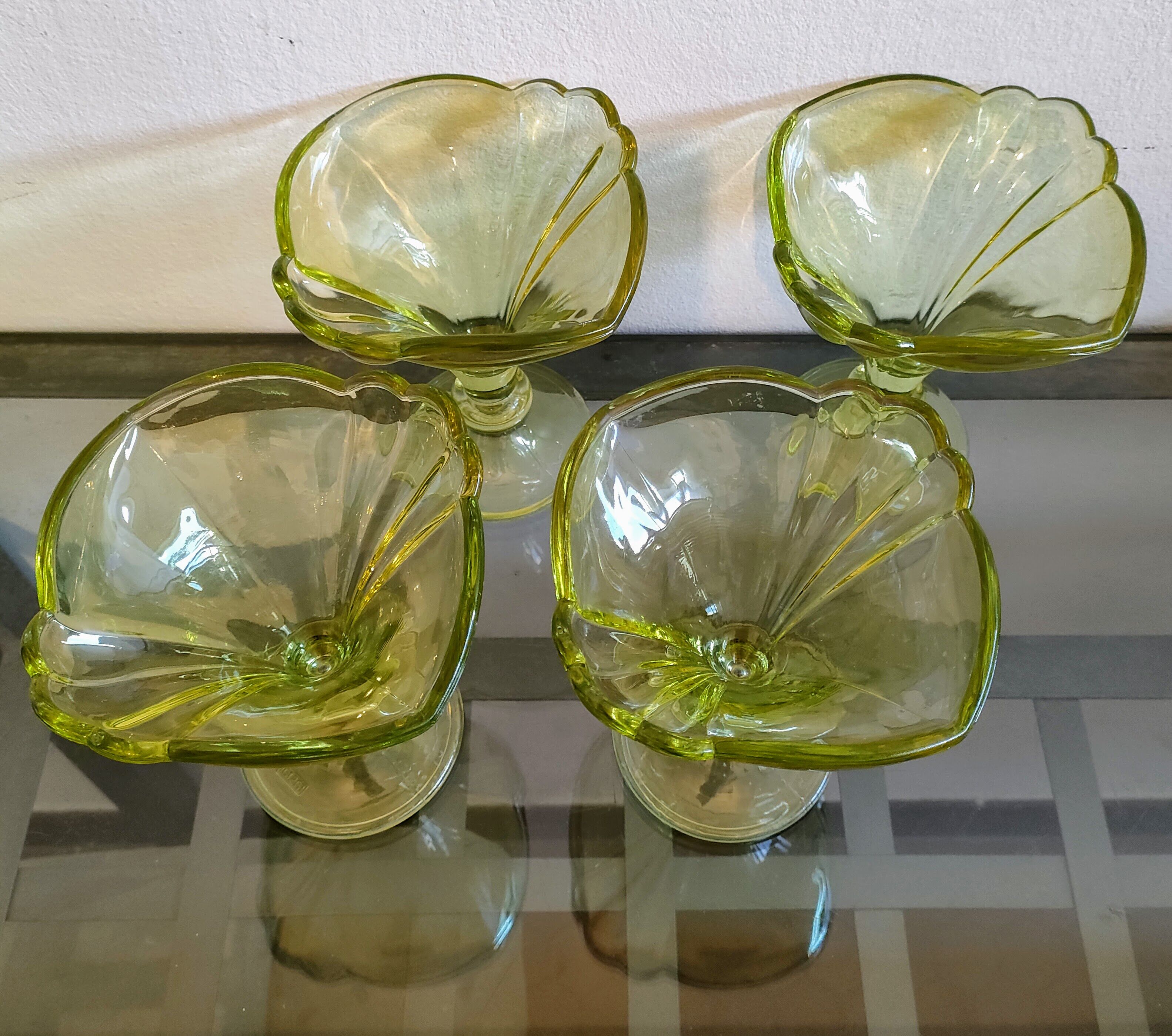 Lot 4 coupes tulipe en verre