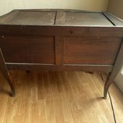 Commode galbée marquetée style Louis XV – plateau marbre- 19 e siècle