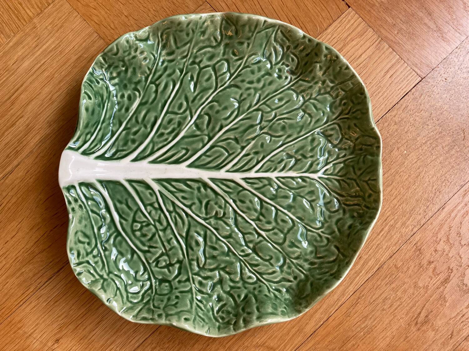 Cabbage leaf dessert plates