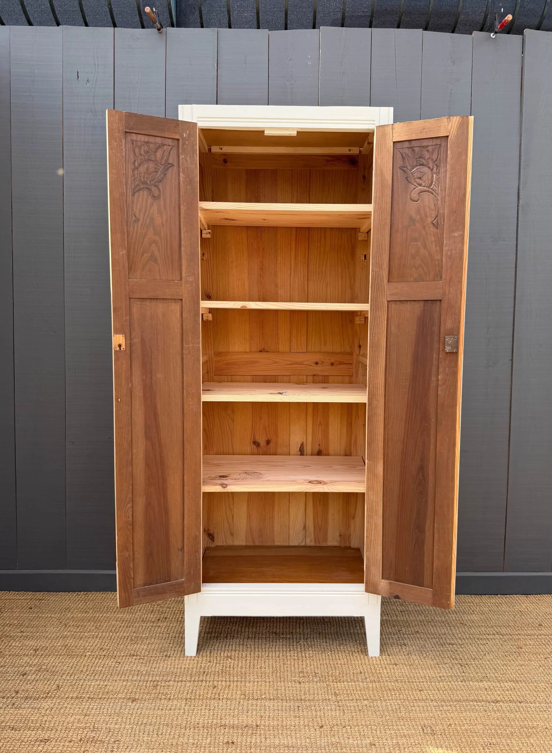 Armoire parisienne