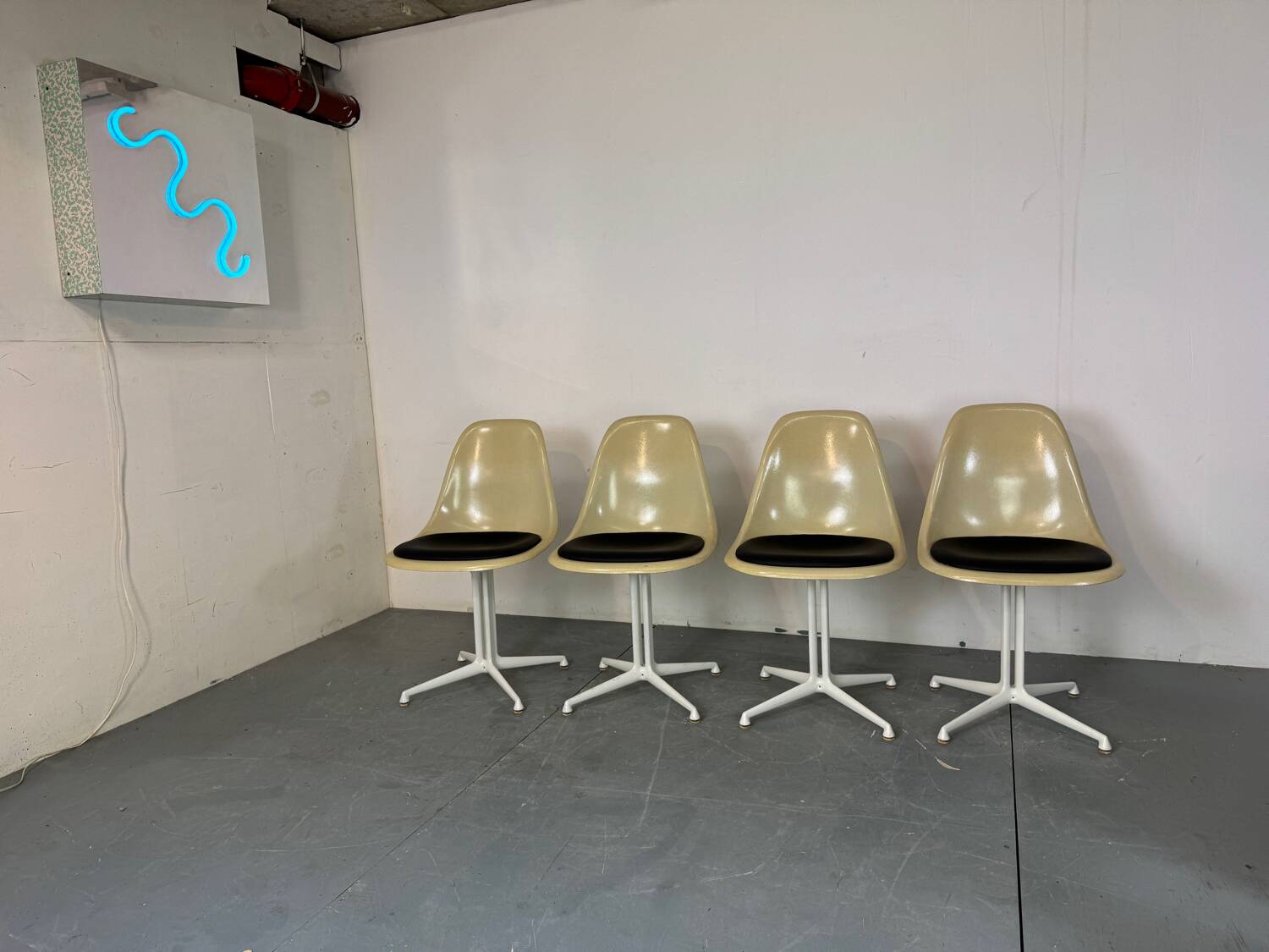 4 La Fonda fiberglass steel dining Chairs by Eames for Herman Miller