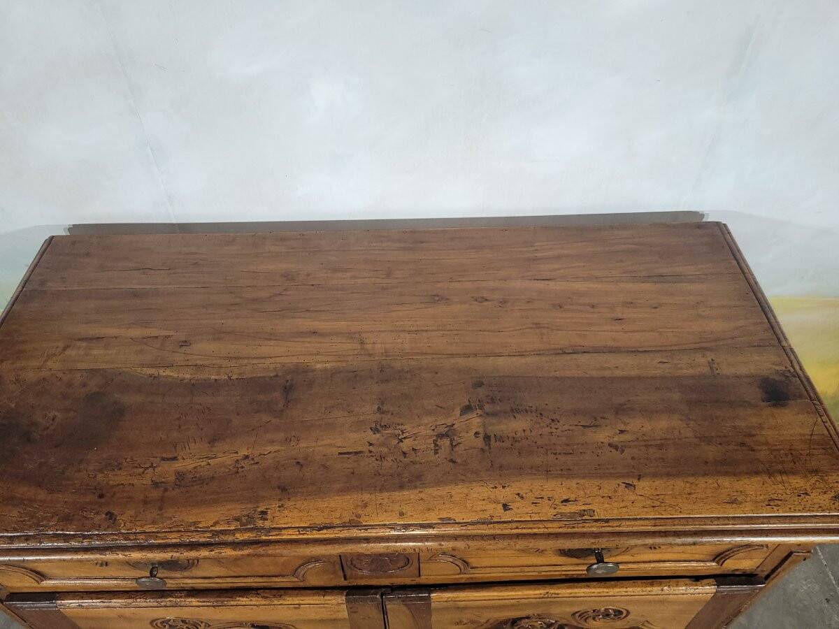 Low walnut buffet from the 18th century.