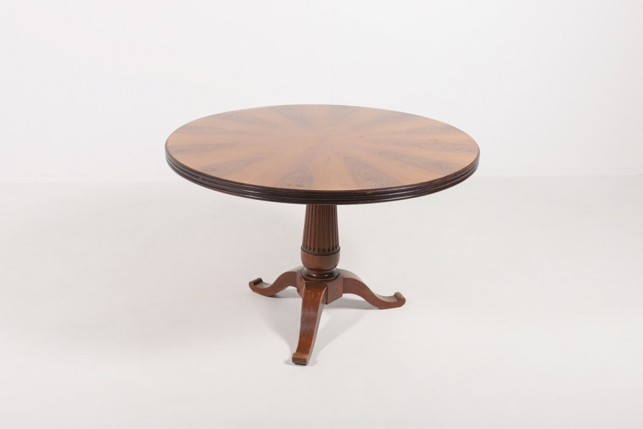 Italian round dining table in veneer, 1930s