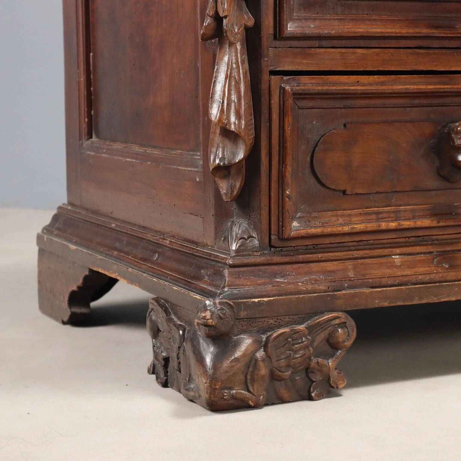 Commode baroque ancienne en noyer et peuplier XVIIIe siècle