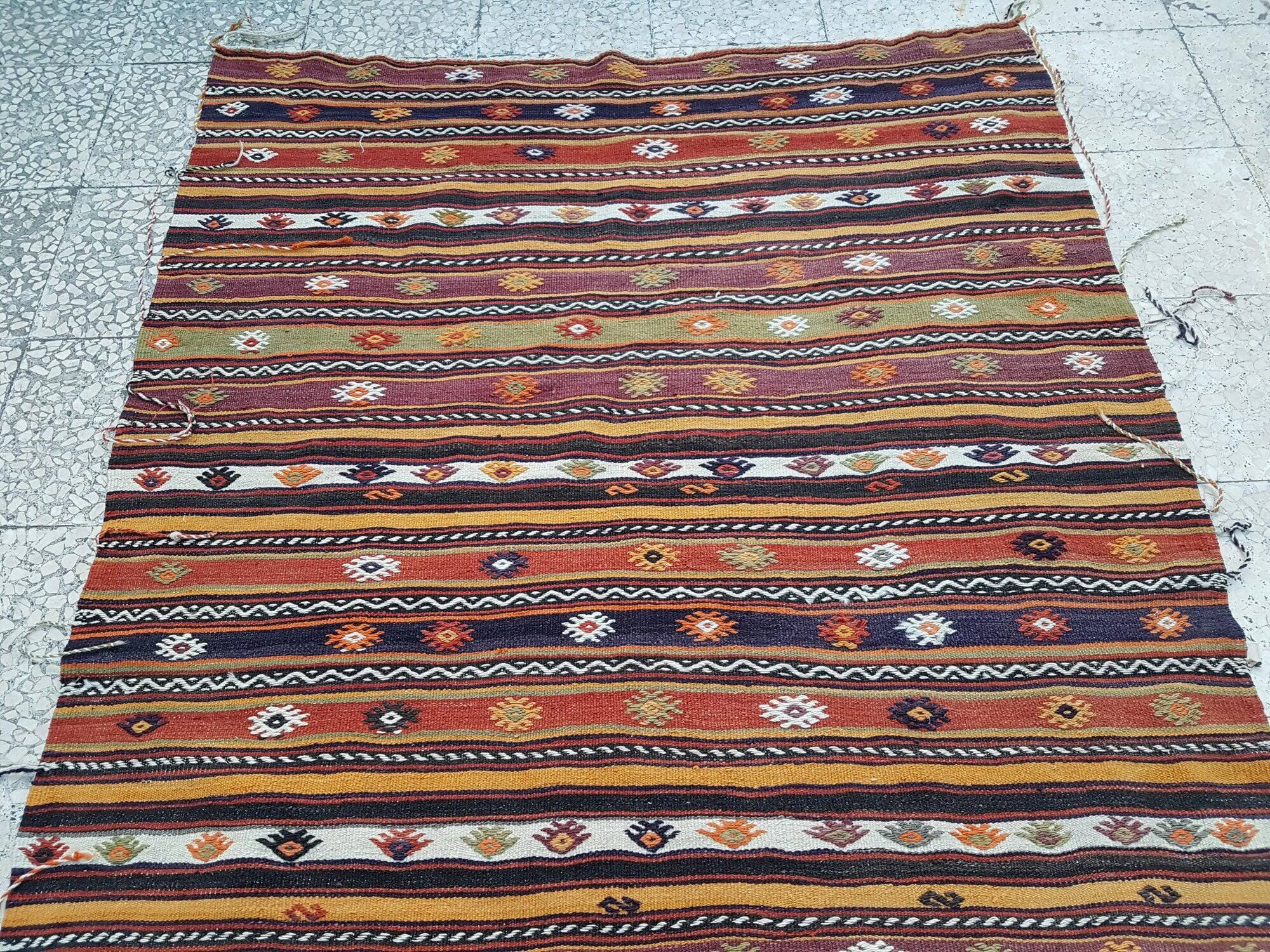 Kilim turc vintage tissé main 136x218 cm