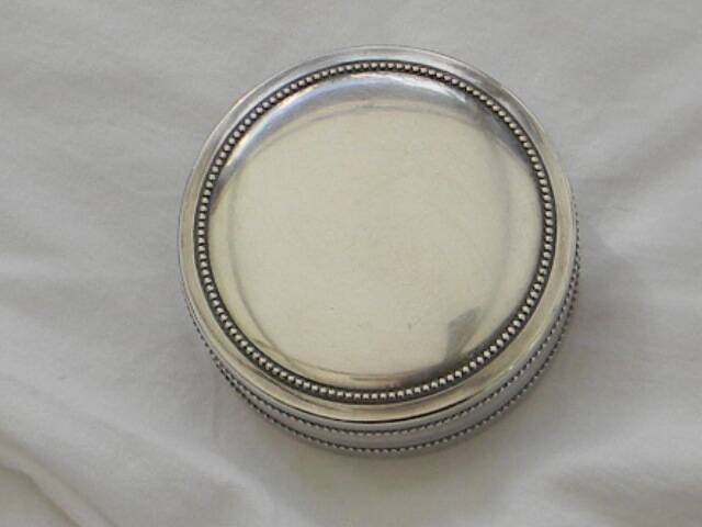 Small round silver metal box SNPA.