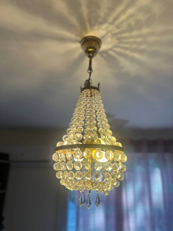 Lustre corbeille à pampilles de cristal et laiton doré ,vers 1930.