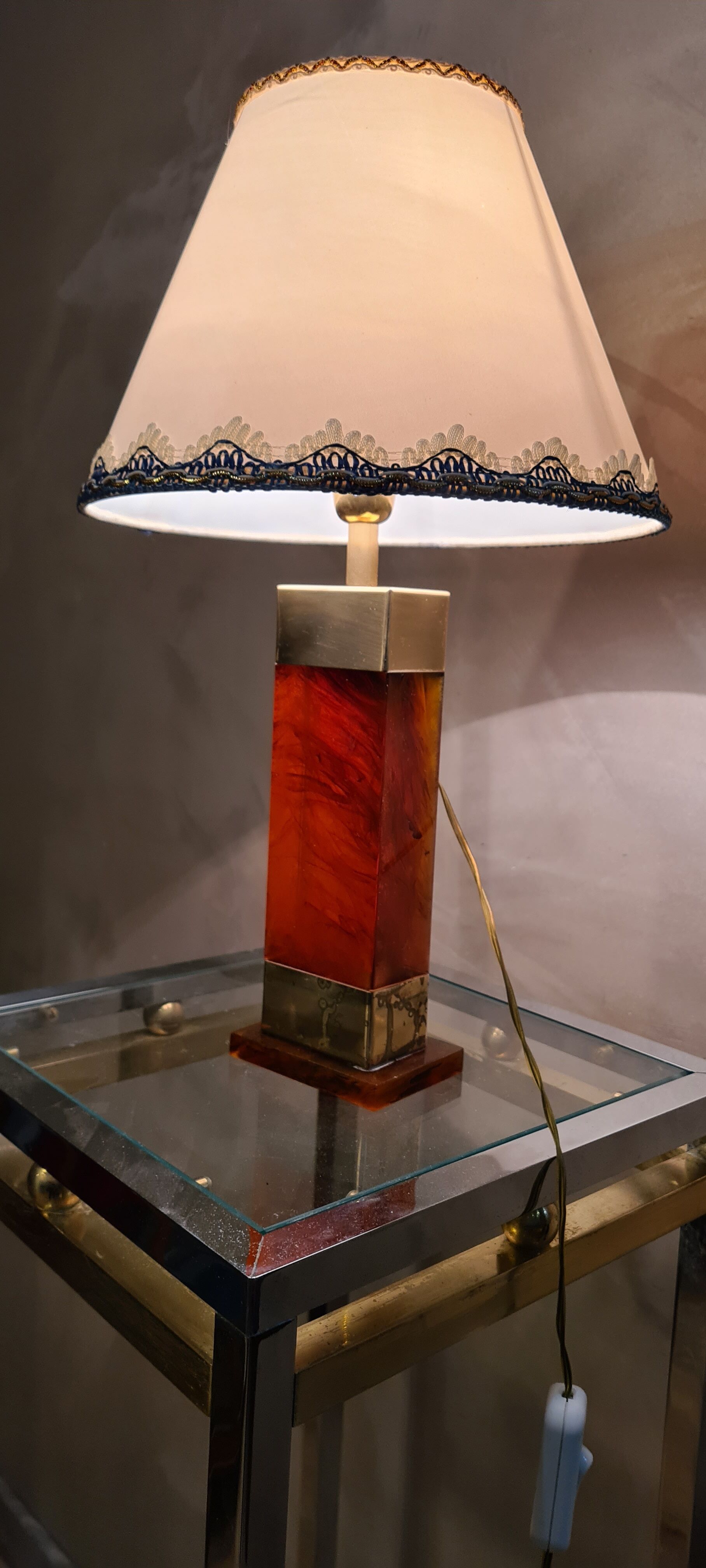 Lampe laiton et resine ambré 1970 type deluxe