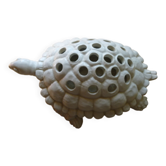 Pique flowers turtle in glazed white ceramic