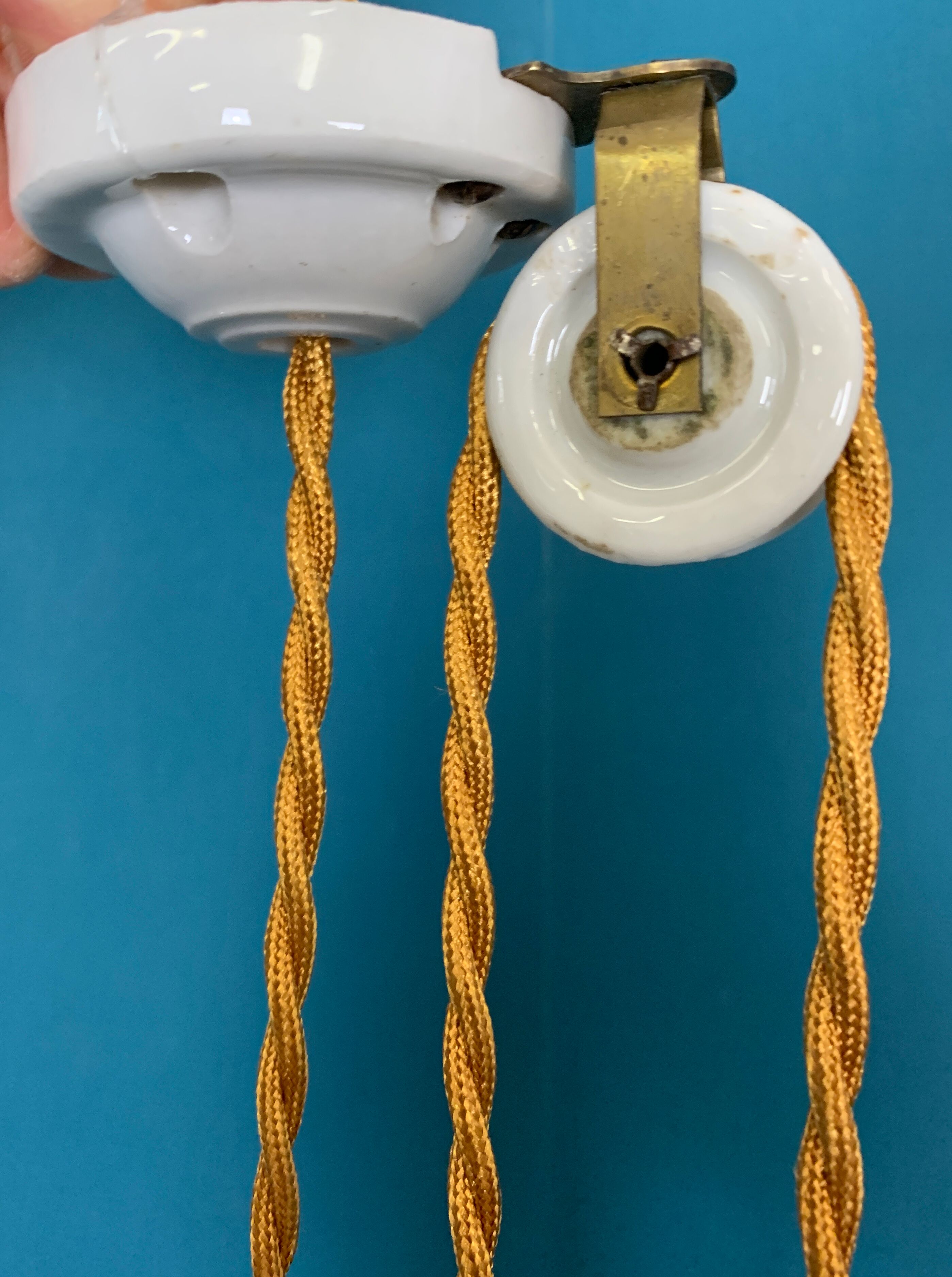 Suspension rises and falls in opaline