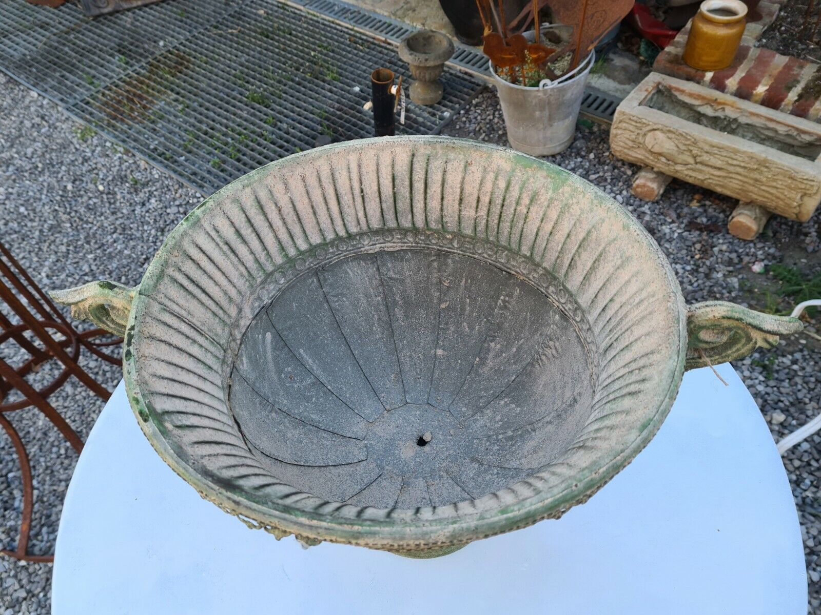 Medici vase in patinated iron