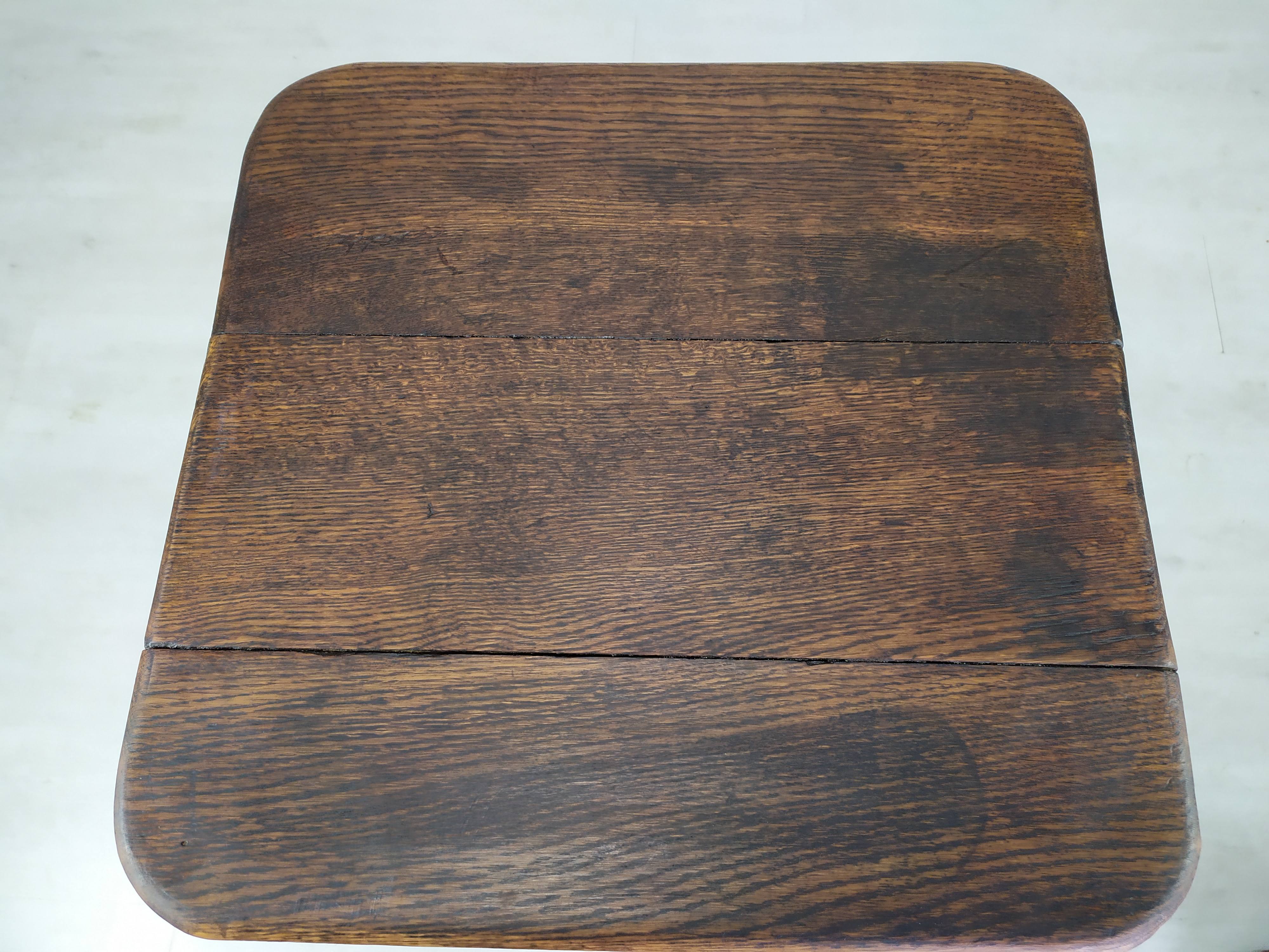 Garden pedestal table metal wood