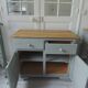 Buffet compacte avec 2 tiroirs, 2 portes,  réenchanté en vert de gris.
