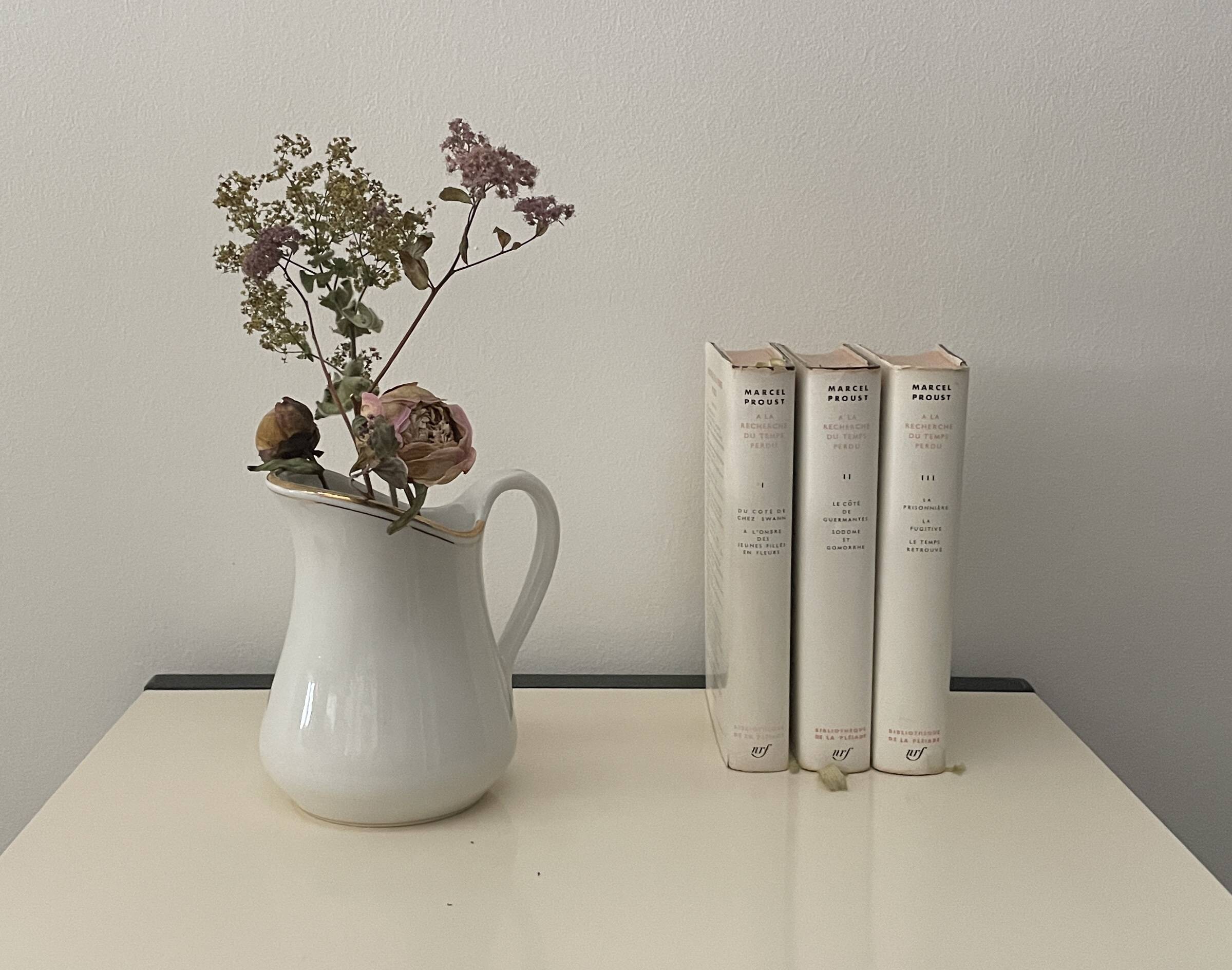 Jug or charming small vase, porcelain MEHUN, France