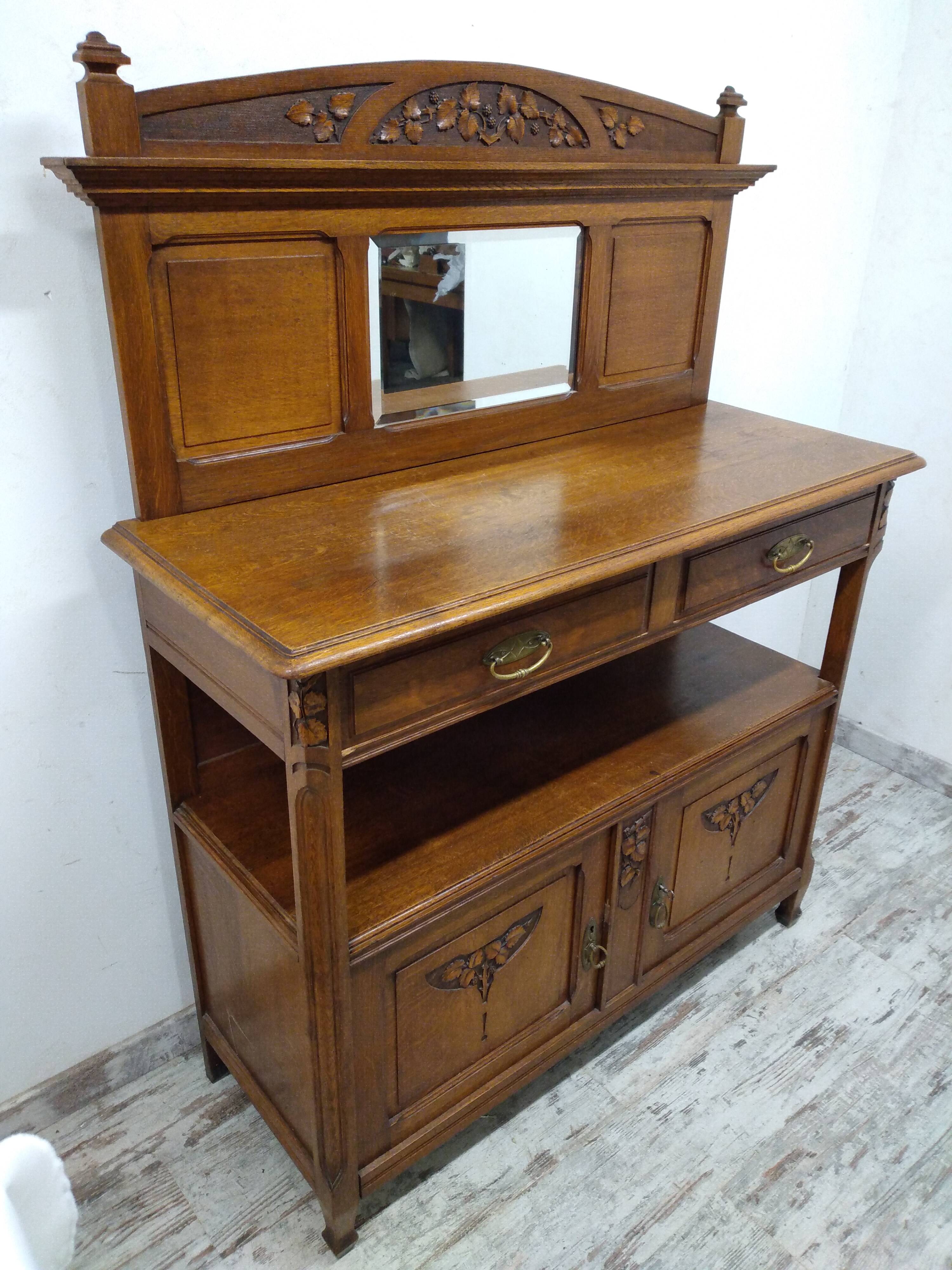 Atypical art deco buffet