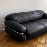 Cassina Sesann Sofa by Gianfranco Frattini black