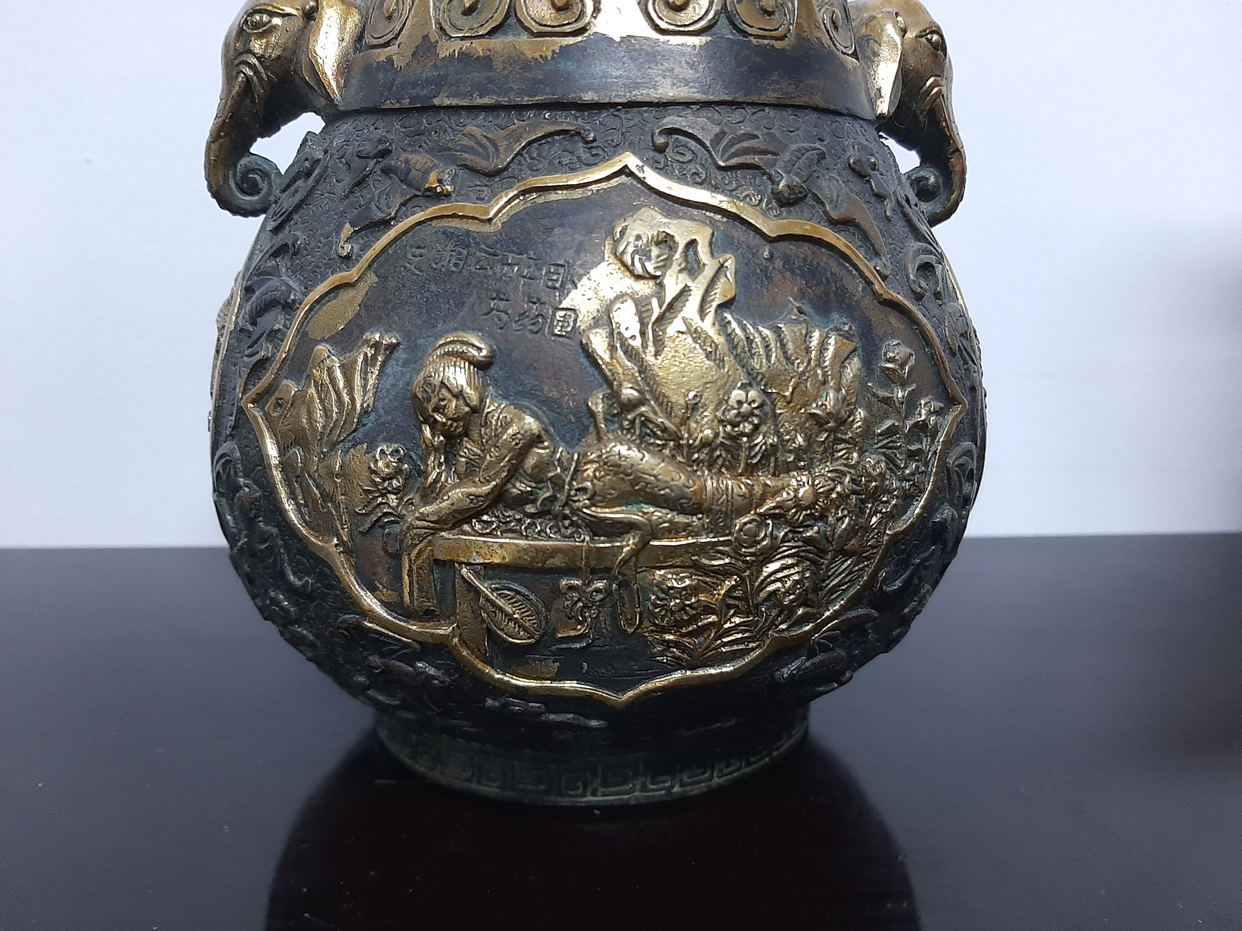 Chinese archaistic bronze vase, 19th century