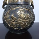 Chinese archaistic bronze vase, 19th century