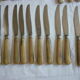 22 couteaux et 3 couverts service bakelite manufrance