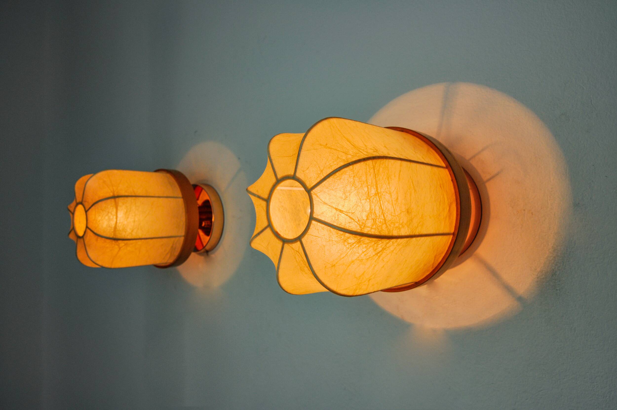 Pair of "cocoon" wall lights, resin and pine, Italy, 1970