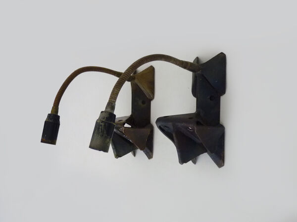 Paire d'appliques murales en fonte à bras articulé, forme chien. Vintage