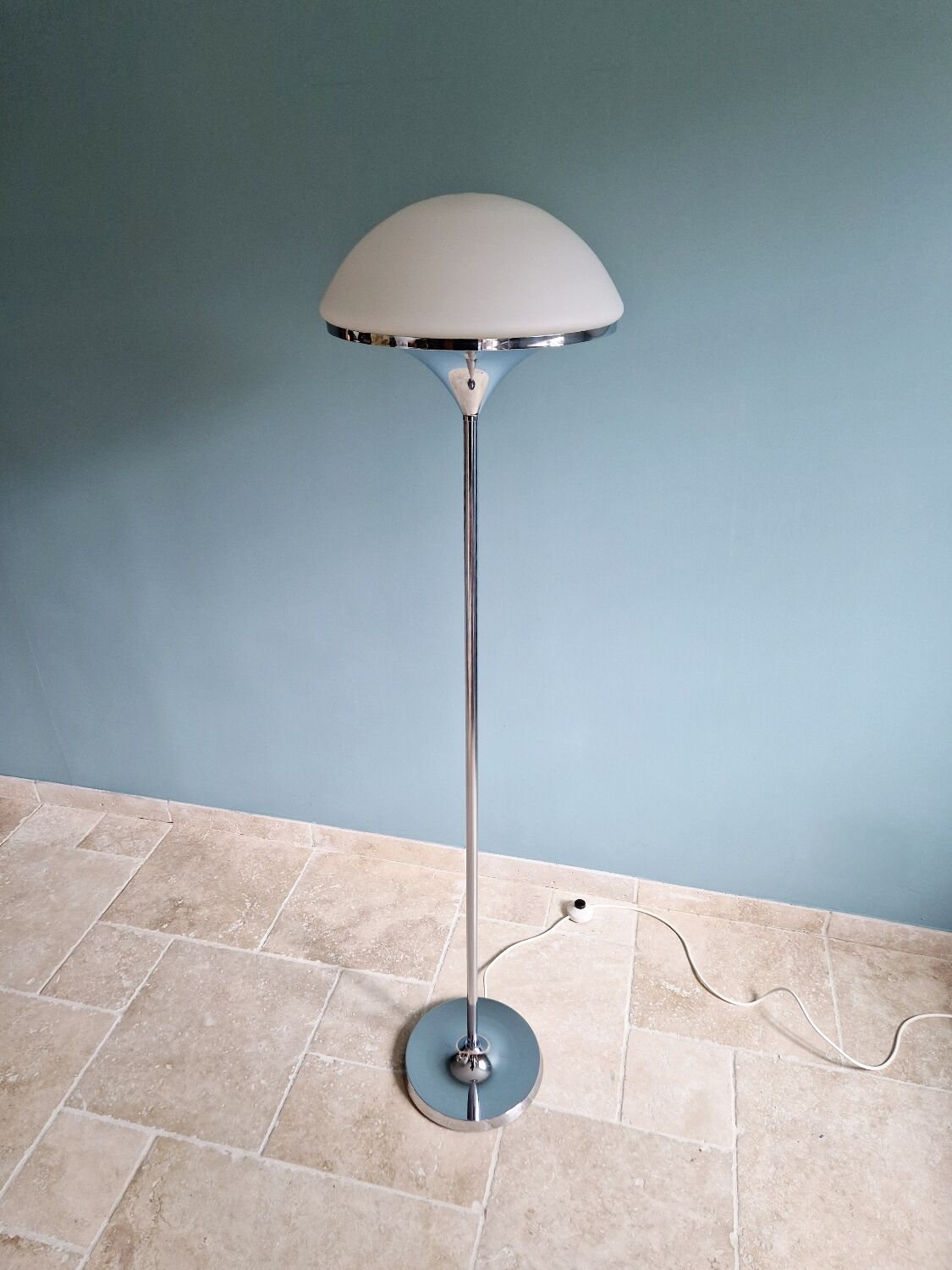 Modernist floor lamp in chromed metal and white satin glass