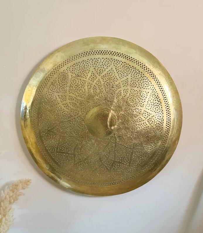 Large oriental wall lamp in hammered gold-plated perforated brass, 100 cm.