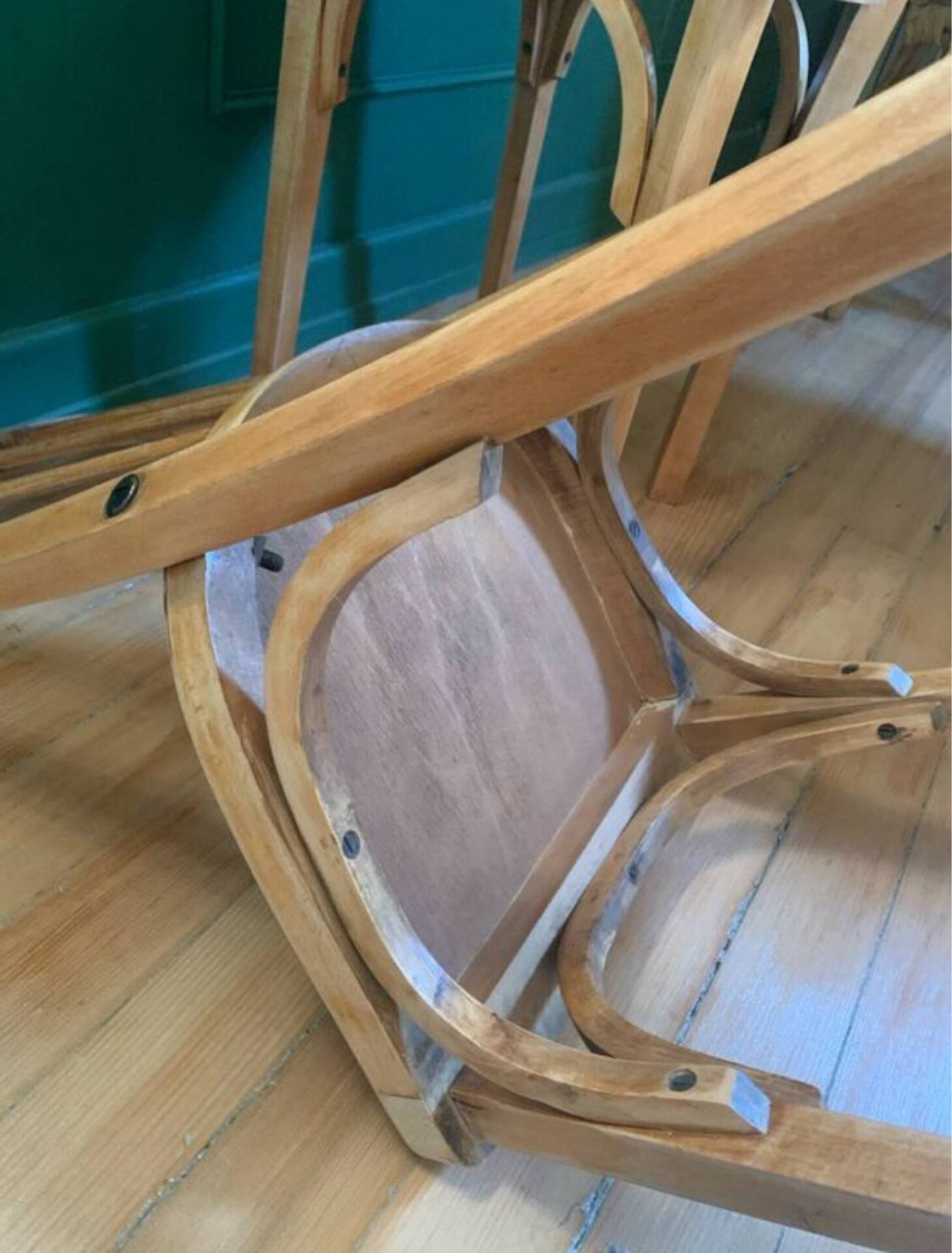 Pair of vintage bistro chairs with slats in beech (1960) - Style
