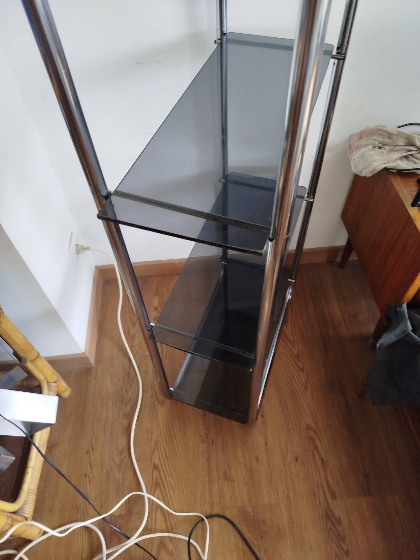 Étagère Bauhaus en métal chromé et verre fumé, années 70