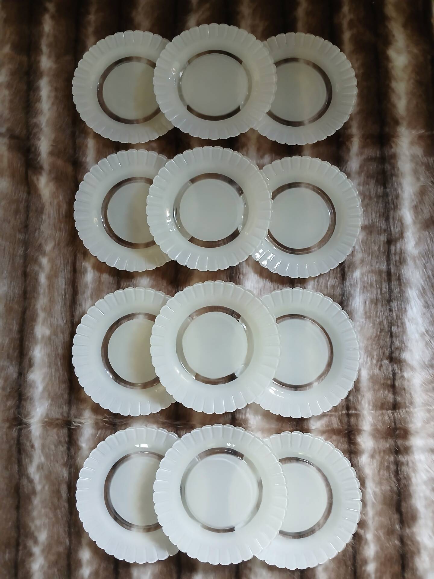 12 vintage Duralex dessert plates