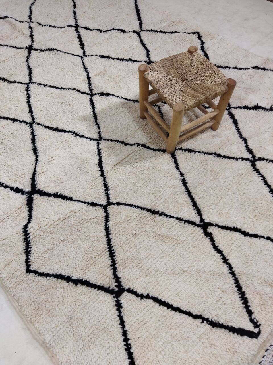 Handmade moroccan berber rug 315 x 187 cm
