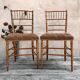 Paire de chaises dorées «faux bambou»