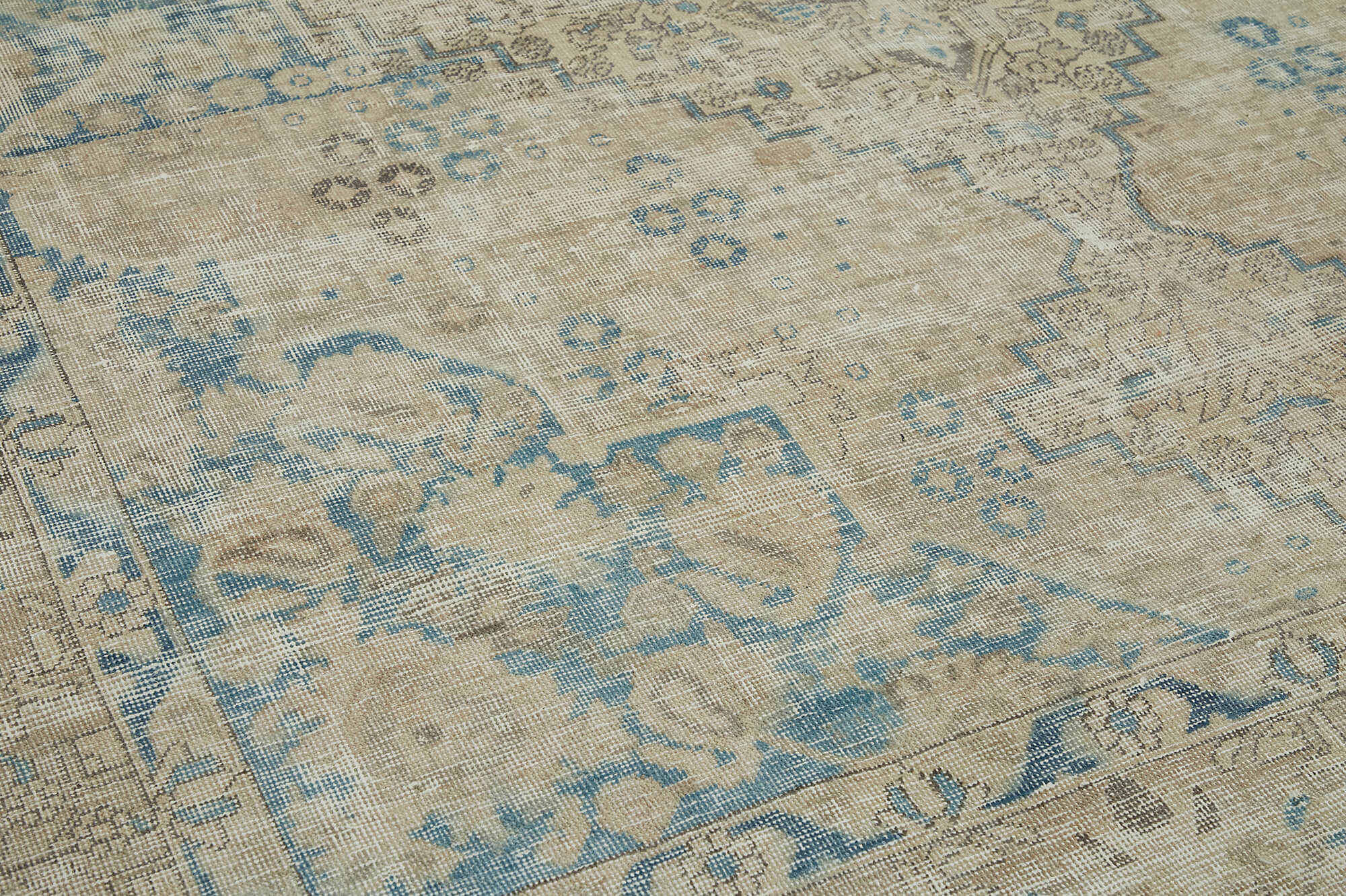 Hand-Knotted Persian Antique 1970s 210 cm x 294 cm Beige Wool Carpet