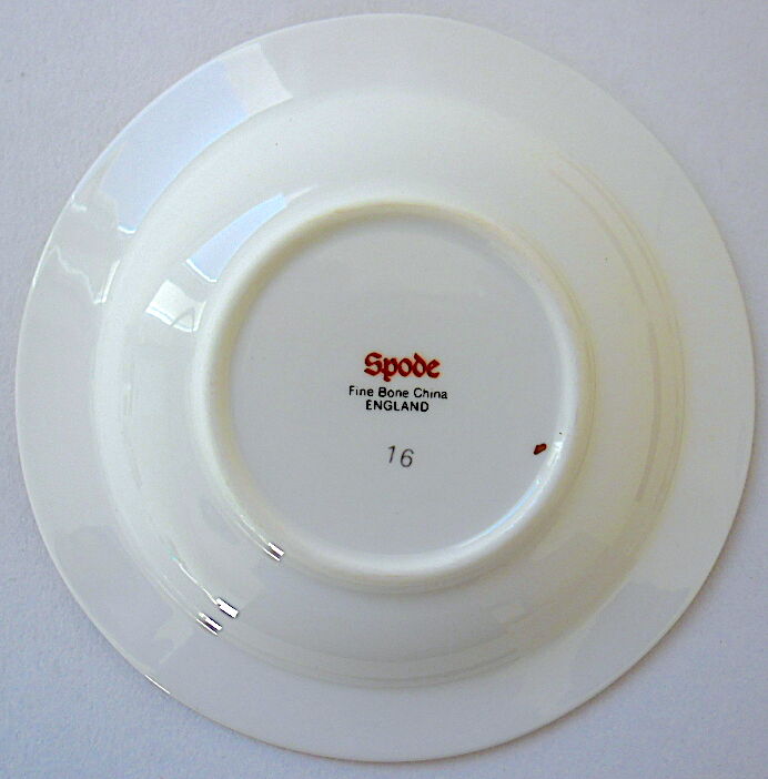 Porcelain ashtray "bone china" centered "Joker"