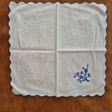 Nappe ronde et ses 8 serviettes brodées main début 20ème en percale de