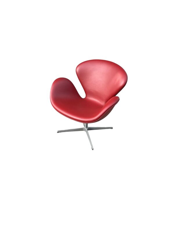 Fauteuil Swan par Arne Jacobsen pour Fritz Hansen en cuir rouge indien
