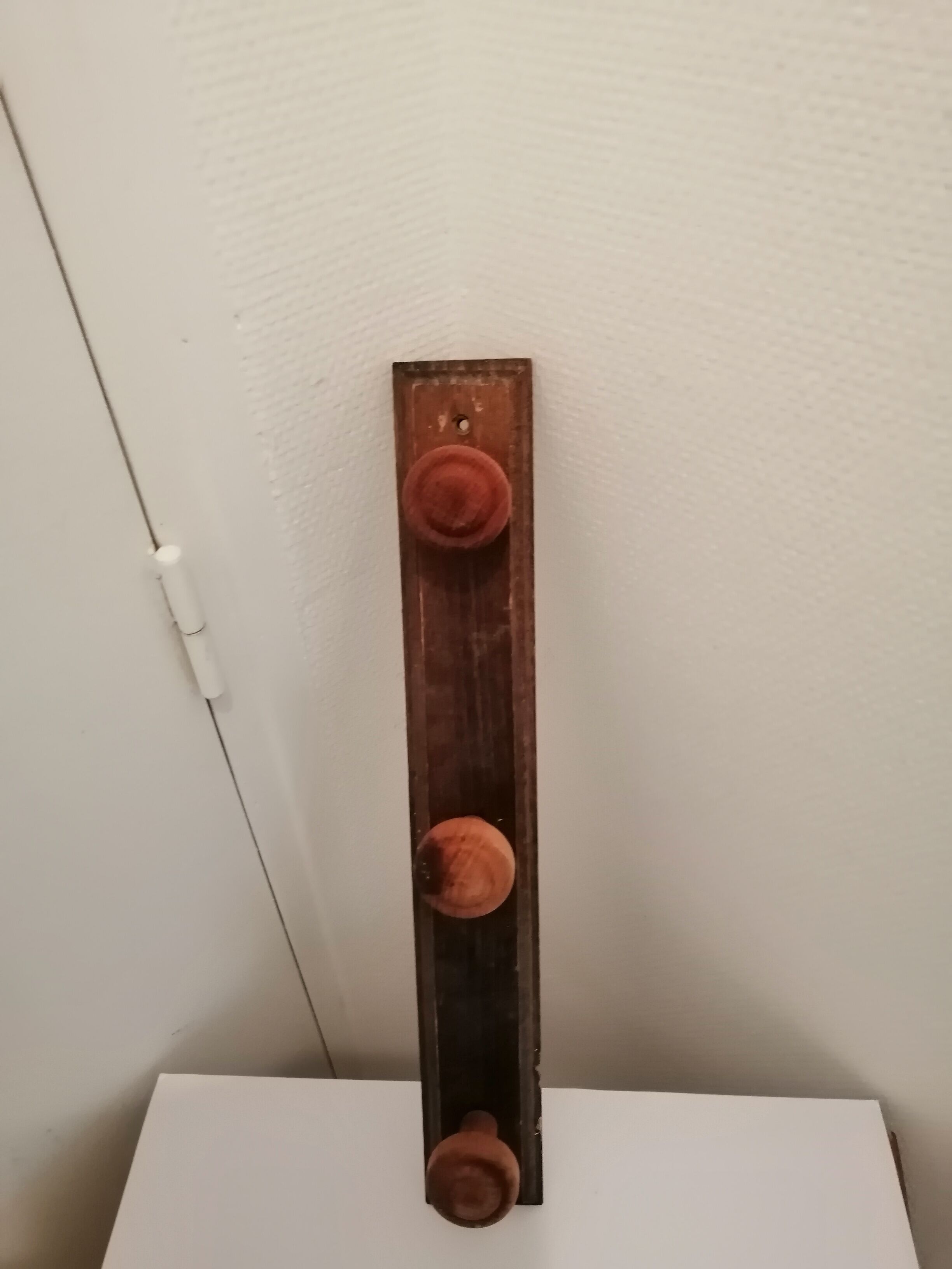 Wall coat rack 3 pateres