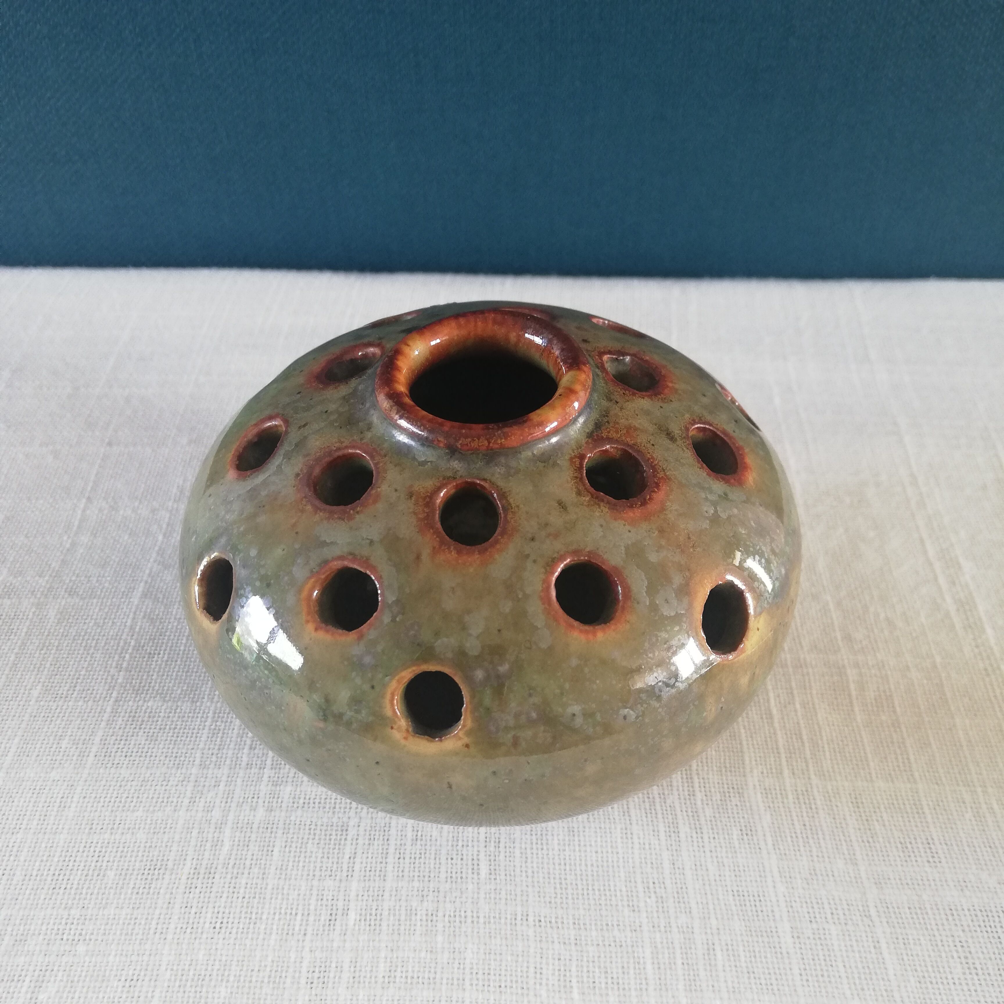 Vase stings flowers