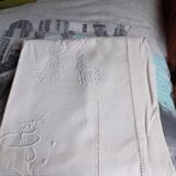 Draps ancien brodé avec monogramme
